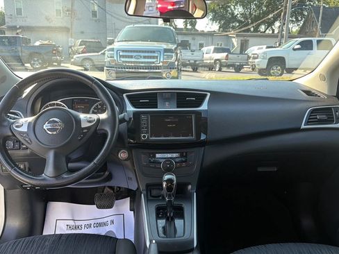 Used 2019 Nissan Sentra SV FWD image 11