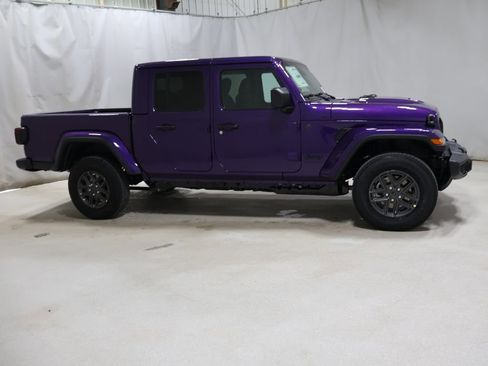 New 2026 Jeep Gladiator Sport AWD/4WD image 6
