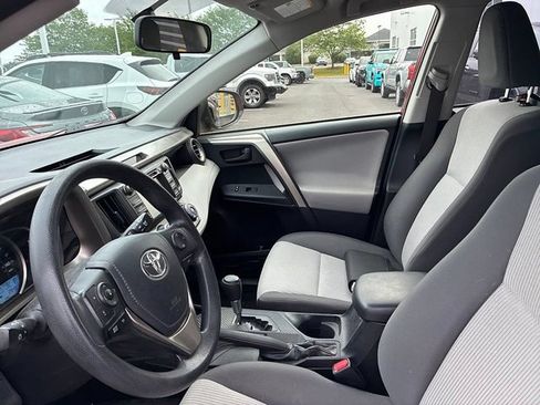 Used 2015 Toyota RAV4 LE AWD/4WD image 18