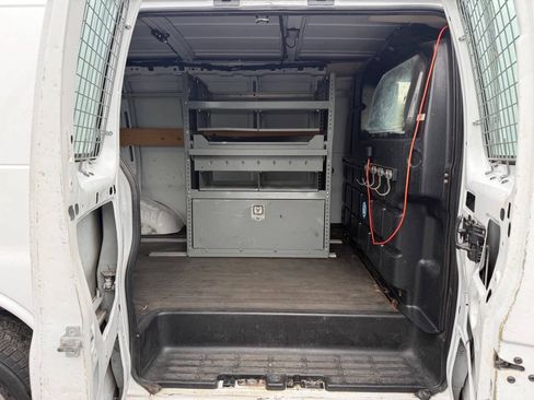 Used 2018 Chevrolet Express 2500 w/ Driver Convenience Package RWD image 13