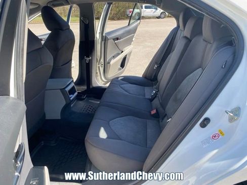 Used 2018 Toyota Camry LE image 29