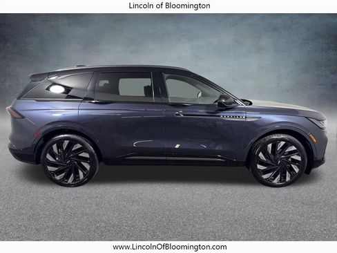 Used 2024 Lincoln Nautilus Reserve w/ Jet Appearance Package (87T) AWD/4WD image 9