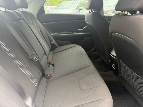 Used 2025 Hyundai Elantra SEL image 8