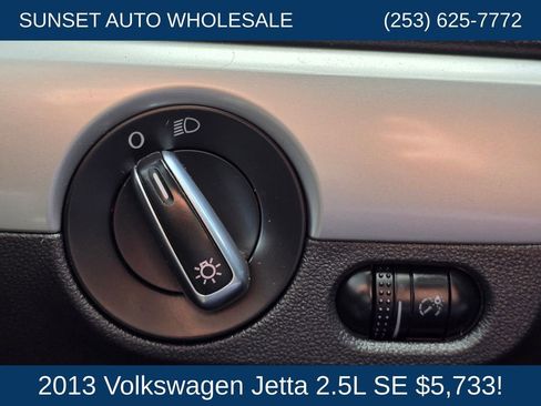 Used 2013 Volkswagen Jetta SE FWD image 29