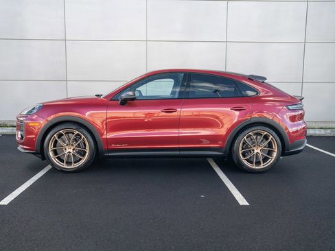 New 2026 Porsche Cayenne Turbo GT AWD/4WD image 2