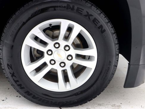 Used 2018 Chevrolet Suburban LS w/ Skid Plate Package image 33