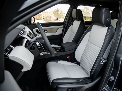 Used 2024 Land Rover Discovery Sport Dynamic SE image 13