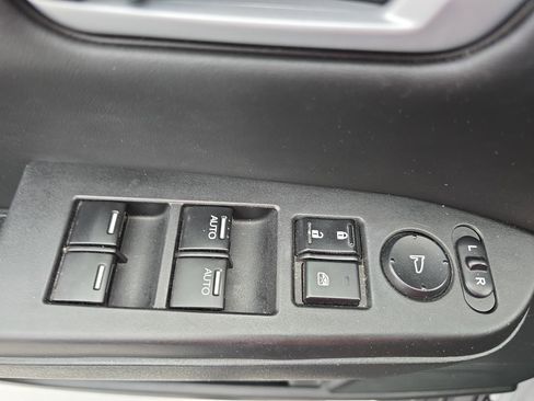 Used 2015 Honda Pilot Touring image 29