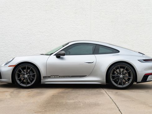 Used 2023 Porsche 911 Carrera T image 3
