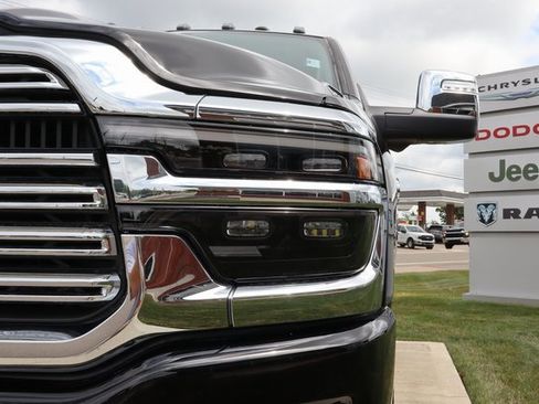 Used 2025 RAM 2500 Laramie w/ Towing Technology Group image 7