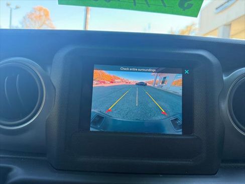 Certified 2022 Jeep Gladiator Sport image 25