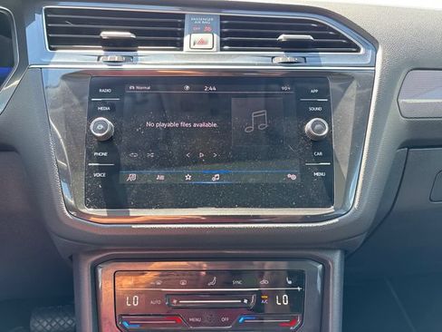 Used 2023 Volkswagen Tiguan SE w/ Panoramic Sunroof Package AWD/4WD image 18