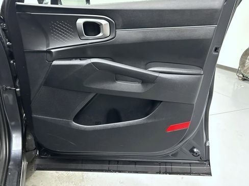 Used 2024 Kia Sorento S image 16
