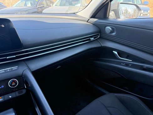 Used 2023 Hyundai Elantra SEL w/ Convenience Package image 31