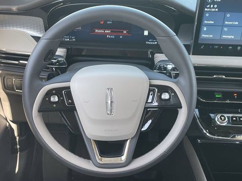 Used 2024 Lincoln Corsair FWD w/ Rear Removable Package Tray image 19