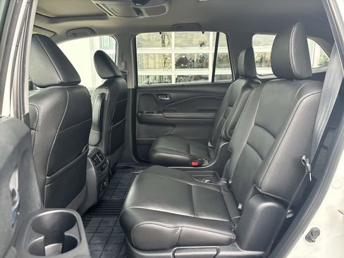 Used 2020 Honda Pilot Touring image 6