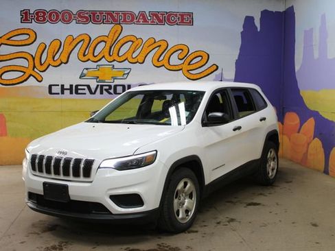 Used 2019 Jeep Cherokee Sport FWD image 2