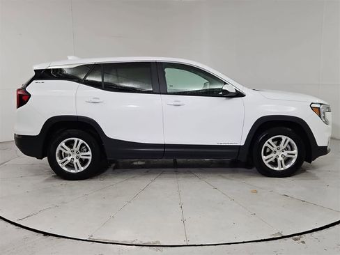 Used 2024 GMC Terrain SLE image 7
