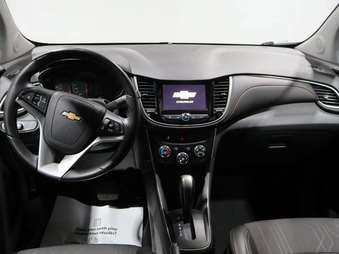 Used 2020 Chevrolet Trax LT w/ LT Convenience Package AWD/4WD image 17
