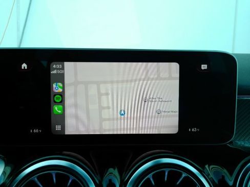 Used 2021 Mercedes-Benz GLB 250 image 9