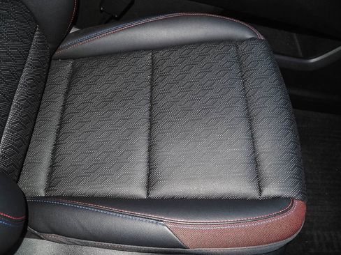 Certified 2025 Chevrolet Equinox RS w/ Safety and Technology Package image 21