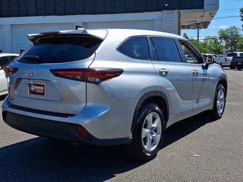 Certified 2025 Toyota Highlander LE FWD image 6