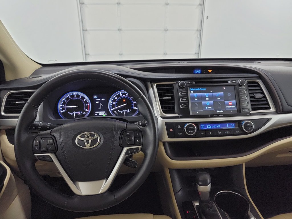 Used 2017 Toyota Highlander XLE FWD image 12