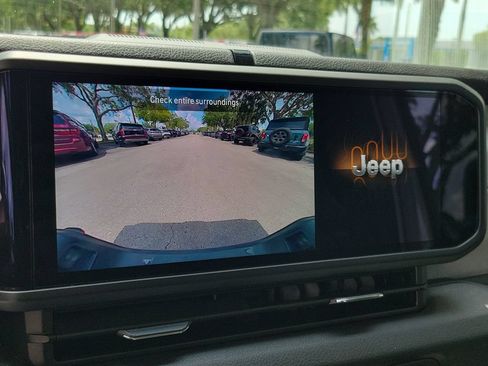 Used 2024 Jeep Gladiator Sport AWD/4WD image 21