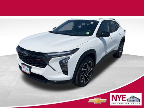 Used 2024 Chevrolet Trax RS w/ Driver Confidence Package FWD image 1