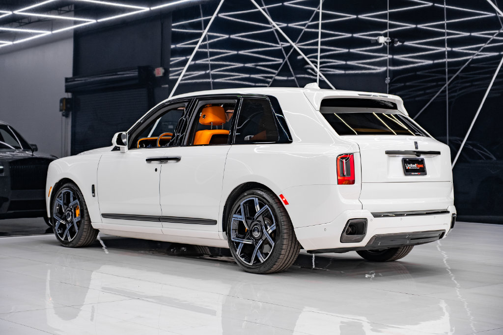 Used 2025 Rolls-Royce Cullinan Black Badge AWD/4WD image 32
