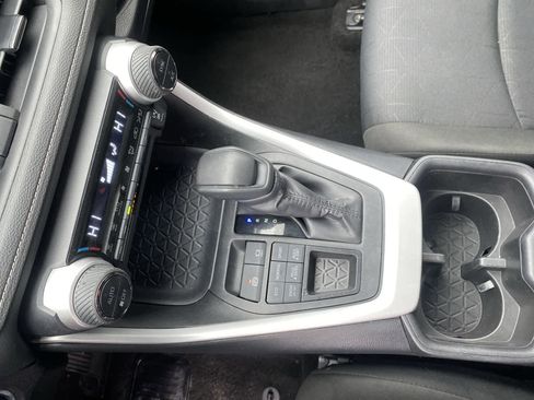 Used 2025 Toyota RAV4 XLE image 23