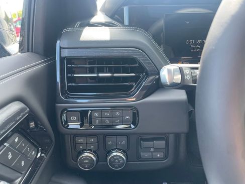 New 2026 GMC Yukon AT4 Ultimate AWD/4WD image 13
