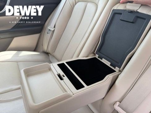 Used 2018 Lincoln Continental Reserve AWD/4WD image 32