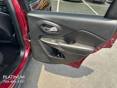 Used 2019 Jeep Cherokee Limited AWD/4WD image 22