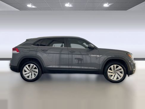 Certified 2022 Volkswagen Atlas Cross Sport SE image 8