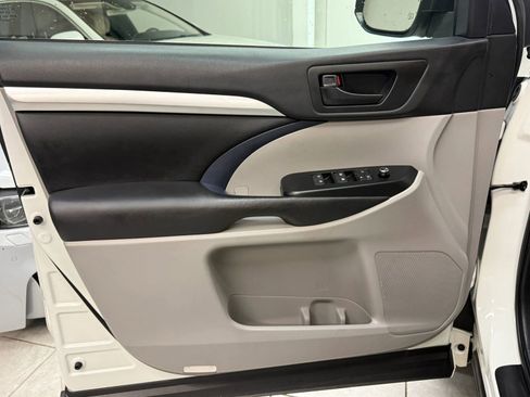 Used 2017 Toyota Highlander Plus image 15