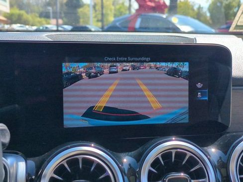 Used 2023 Mercedes-Benz GLB 250 image 22