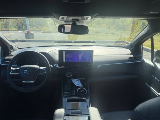 New 2026 Toyota Sienna XLE Woodland Edition AWD/4WD image 22