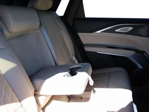 New 2024 Cadillac Lyriq Luxury w/ Nappa Leather Package image 28