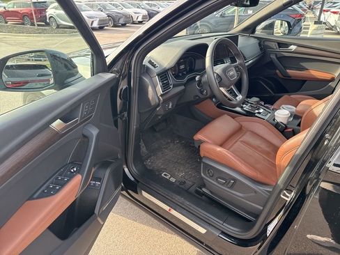 Used 2024 Audi Q5 e Premium Plus w/ Premium Plus Package image 9