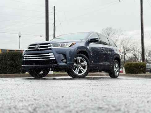 Used 2017 Toyota Highlander Limited image 2