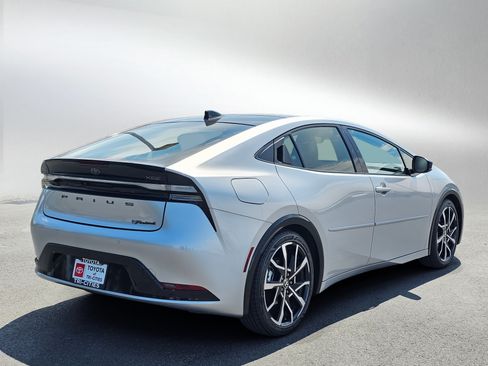 Used 2023 Toyota Prius Prime Premium FWD image 5