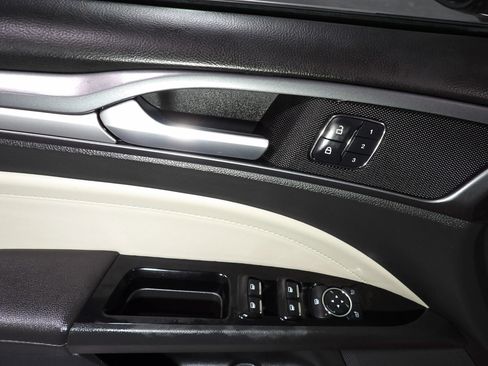 Used 2015 Ford Fusion Titanium image 10