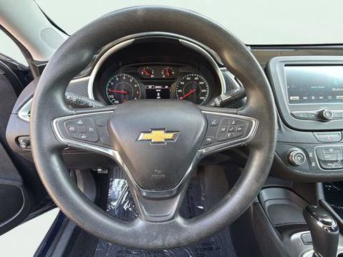 Used 2018 Chevrolet Malibu LS FWD image 14