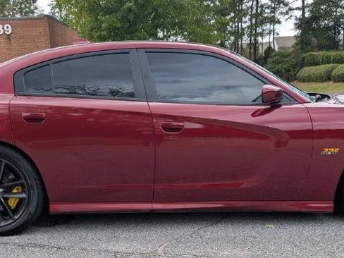 Used 2019 Dodge Charger Scat Pack RWD image 2