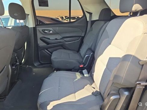 Used 2021 Chevrolet Traverse LT image 5