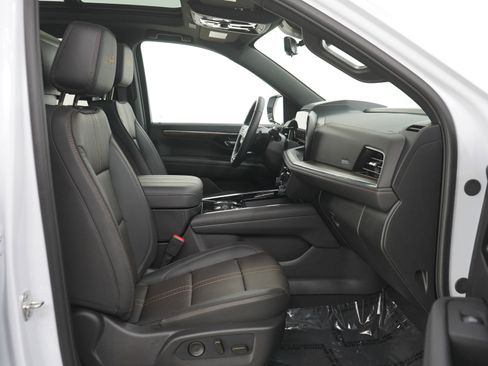 Used 2026 Chevrolet Suburban High Country AWD/4WD image 11