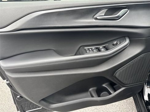 New 2025 Jeep Grand Cherokee L Altitude image 11