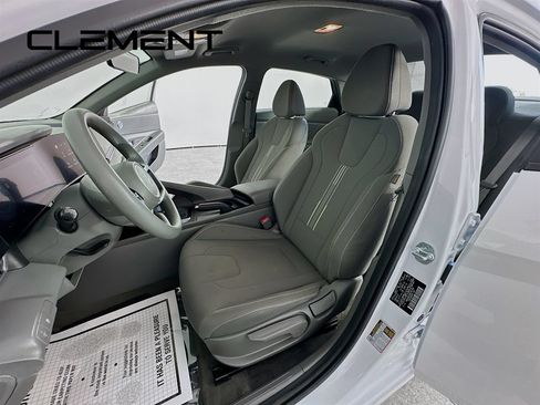 Used 2024 Hyundai Elantra SEL FWD image 27
