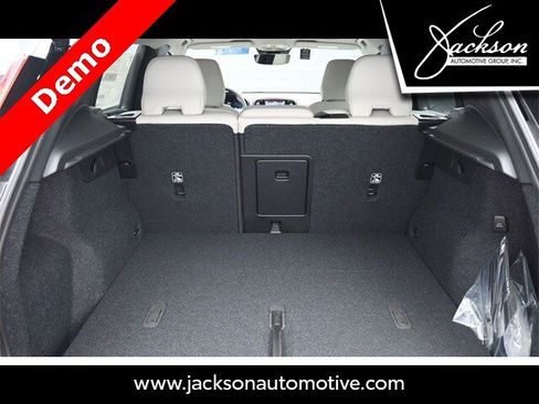 New 2025 Volvo XC40 B5 Ultra image 23
